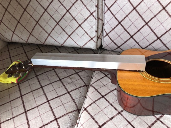 ギターのネック修正